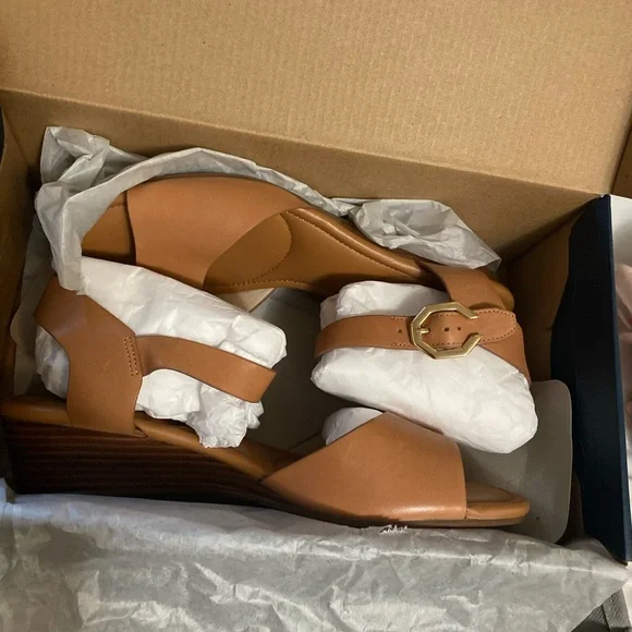 Cole Hann Genuine Leather Tan Wedge Sandals With Cushioned Footbed NIB - Picture 11 of 11